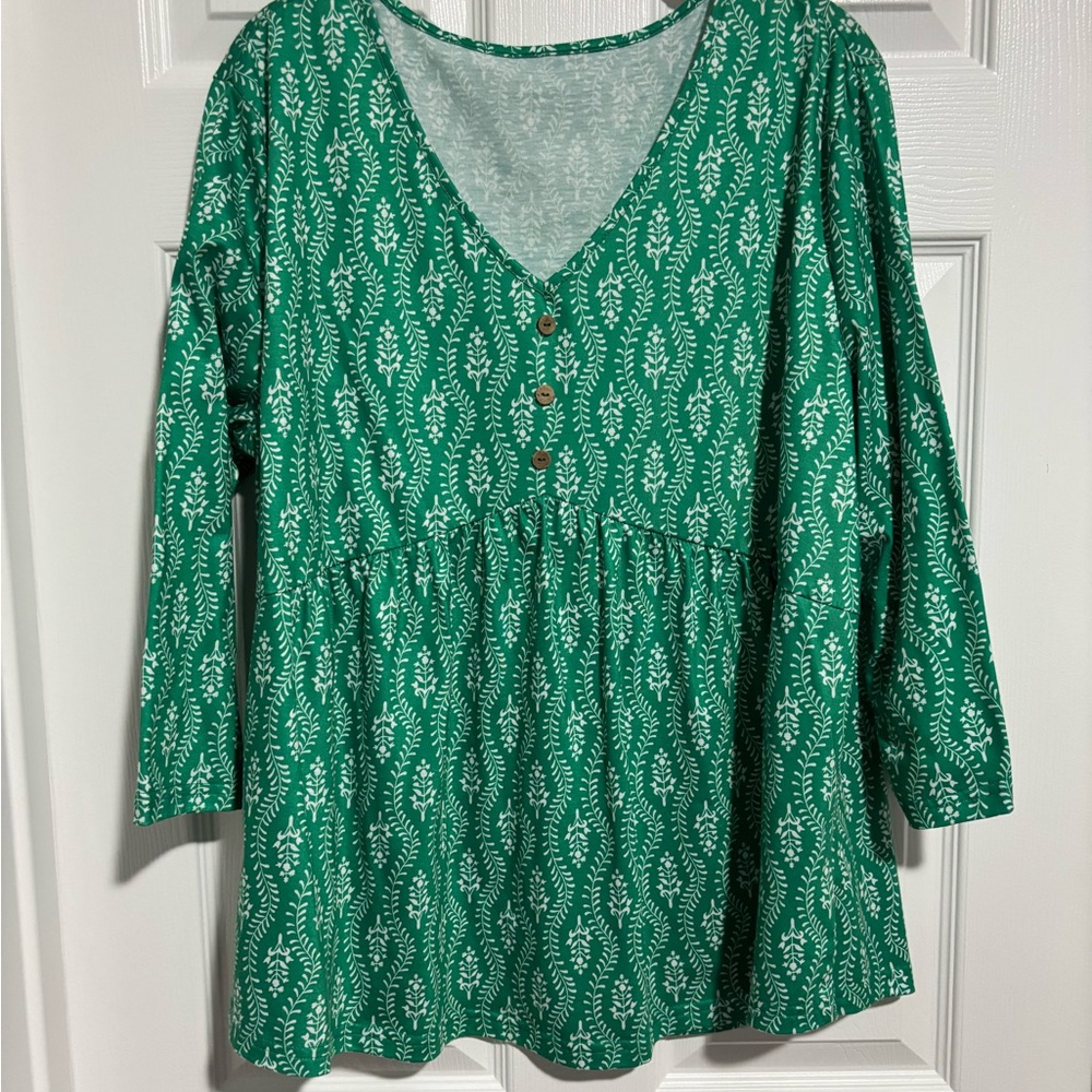 Women's Green V-Neck Button Front Top